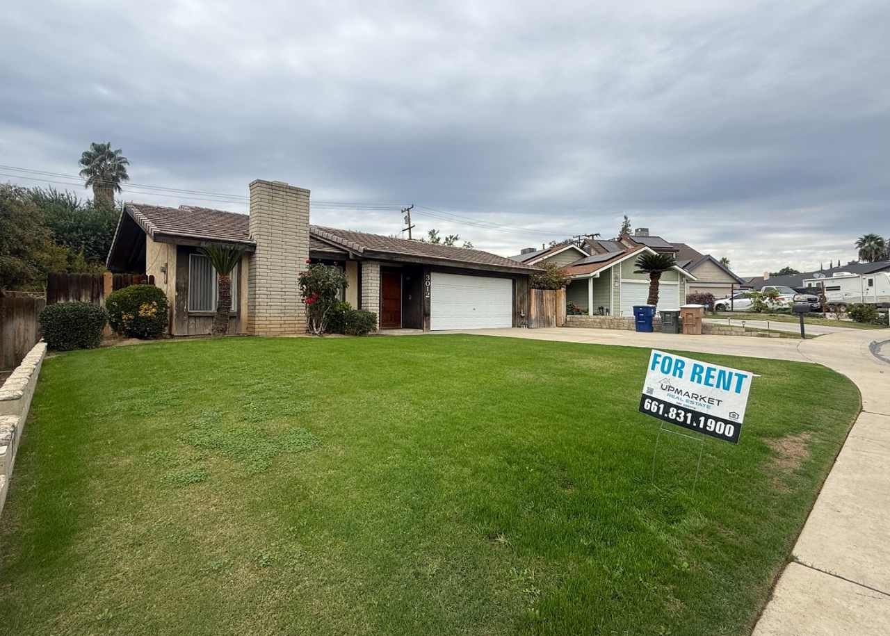 Spacious 4-Bedroom Home in Northeast Bakersfield