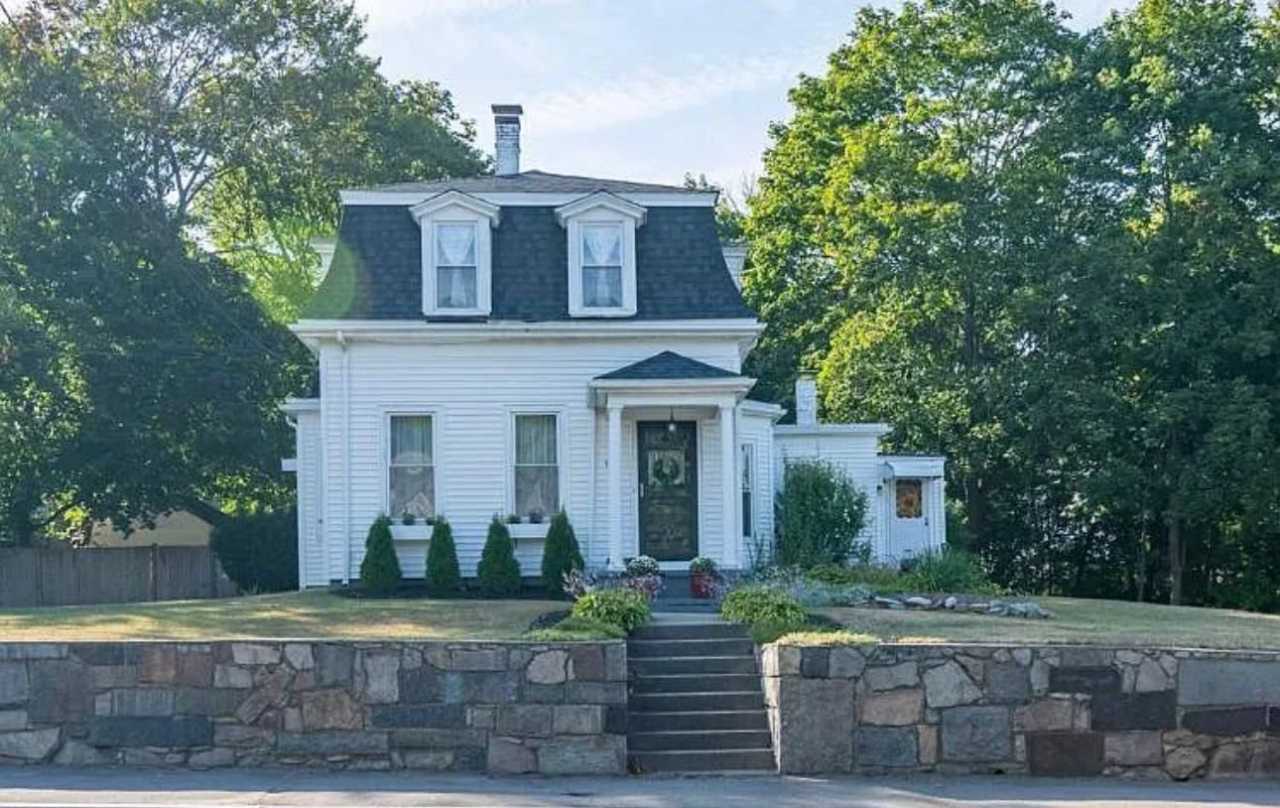 1104 Pleasant Street