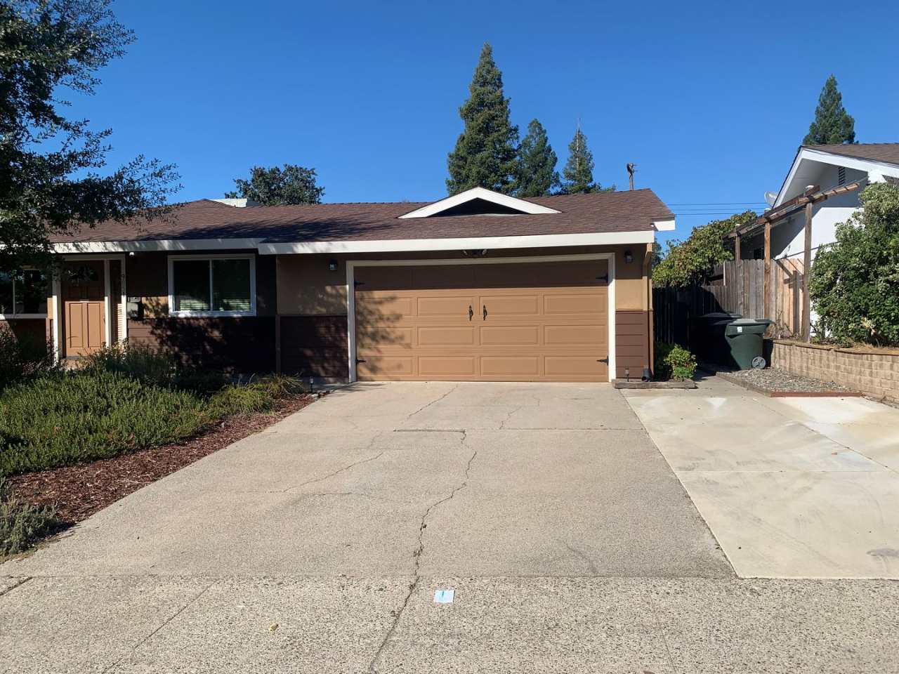 3 bedroom 2 bath home with HUGE yard in Orangevale