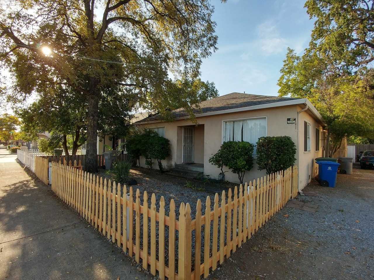Conveniently Located Duplex Unit with Laundry Room