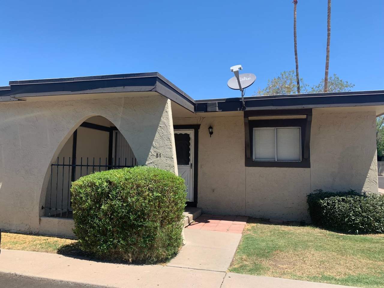 Cute townhome available in Mesa