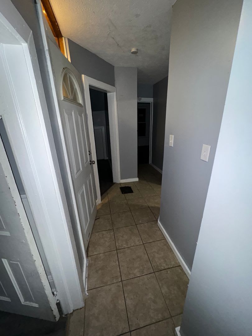 Beautiful 2 Bed 1 Bath APARTMENT PENDING