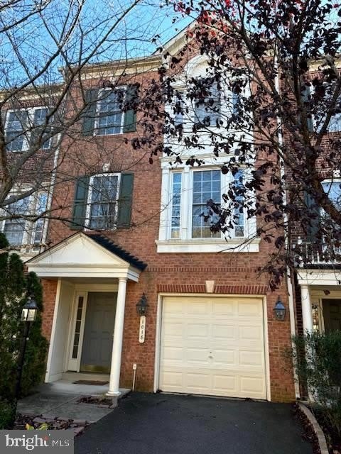 1018 HOTCHKISS Place