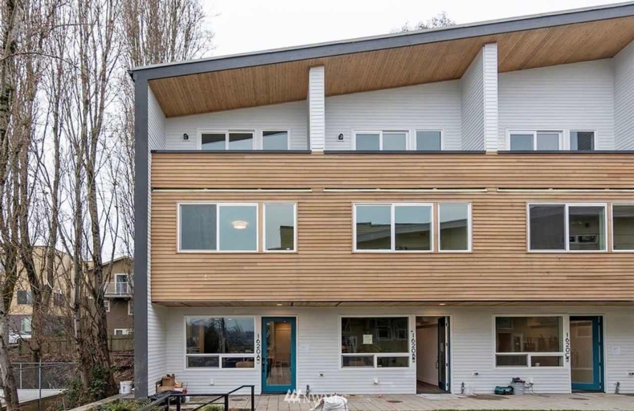 Welcome Home 2b/2ba Townhome with easy access to downtown and Eastside