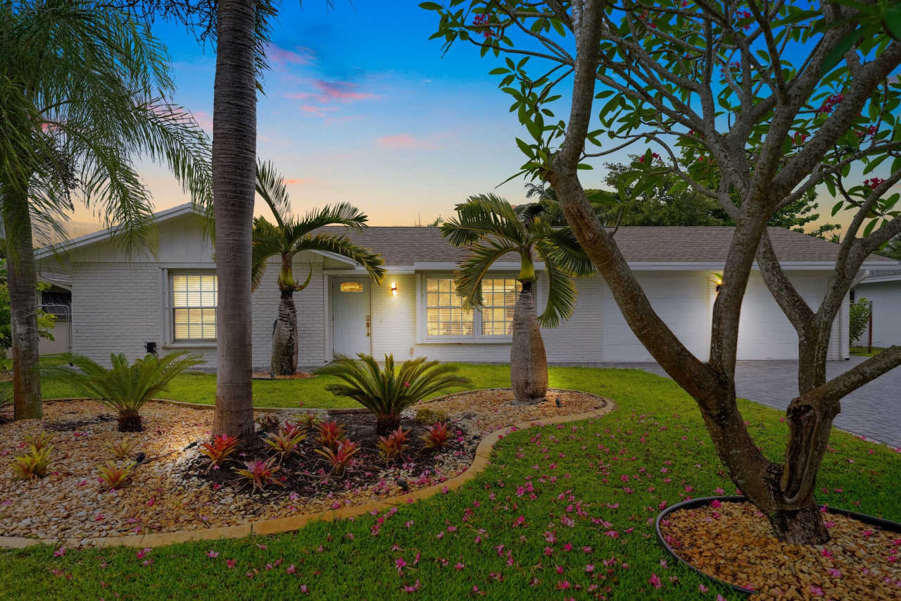 4091 Lakespur Circle N