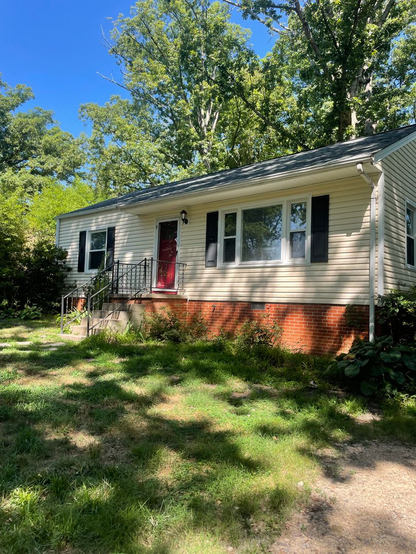 Adorable 4 Bedroom in Garden Homes off Battleground