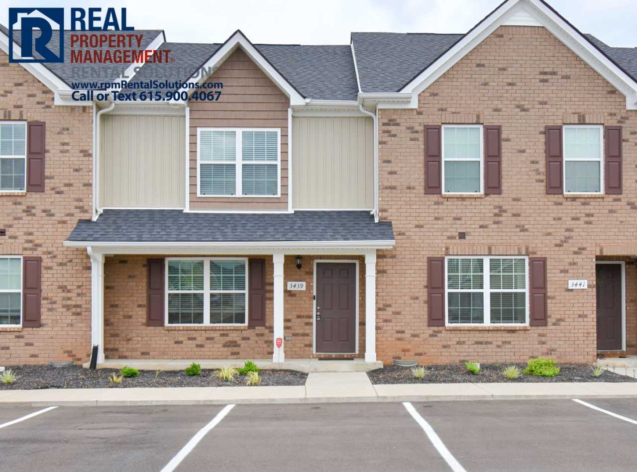 Wonderful 2 bd 2.5 bath townhome in Murfreesboro! Great Location!