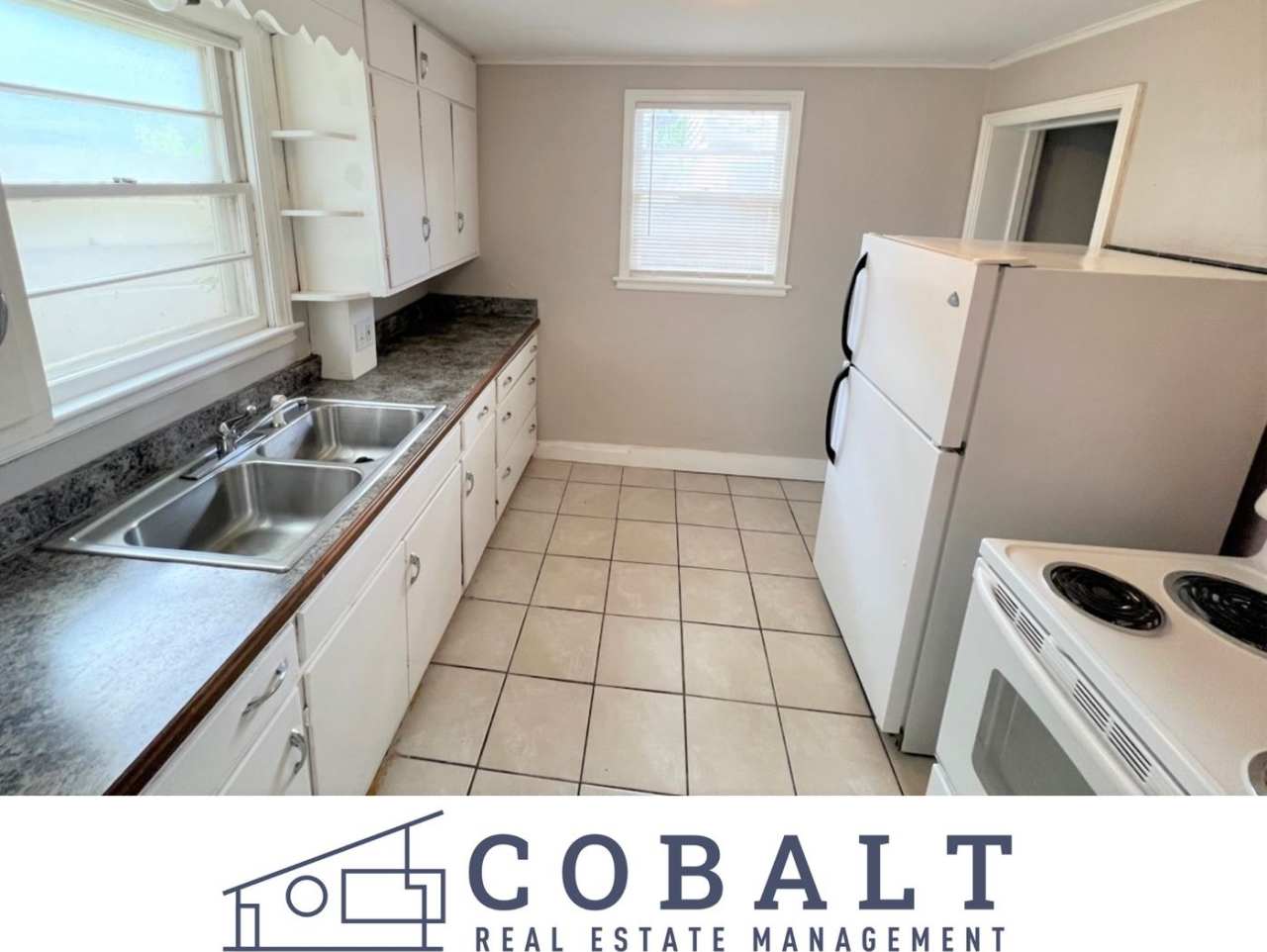 Spacious 2Bdr, duplex Apt with Garage Half block west of KSU