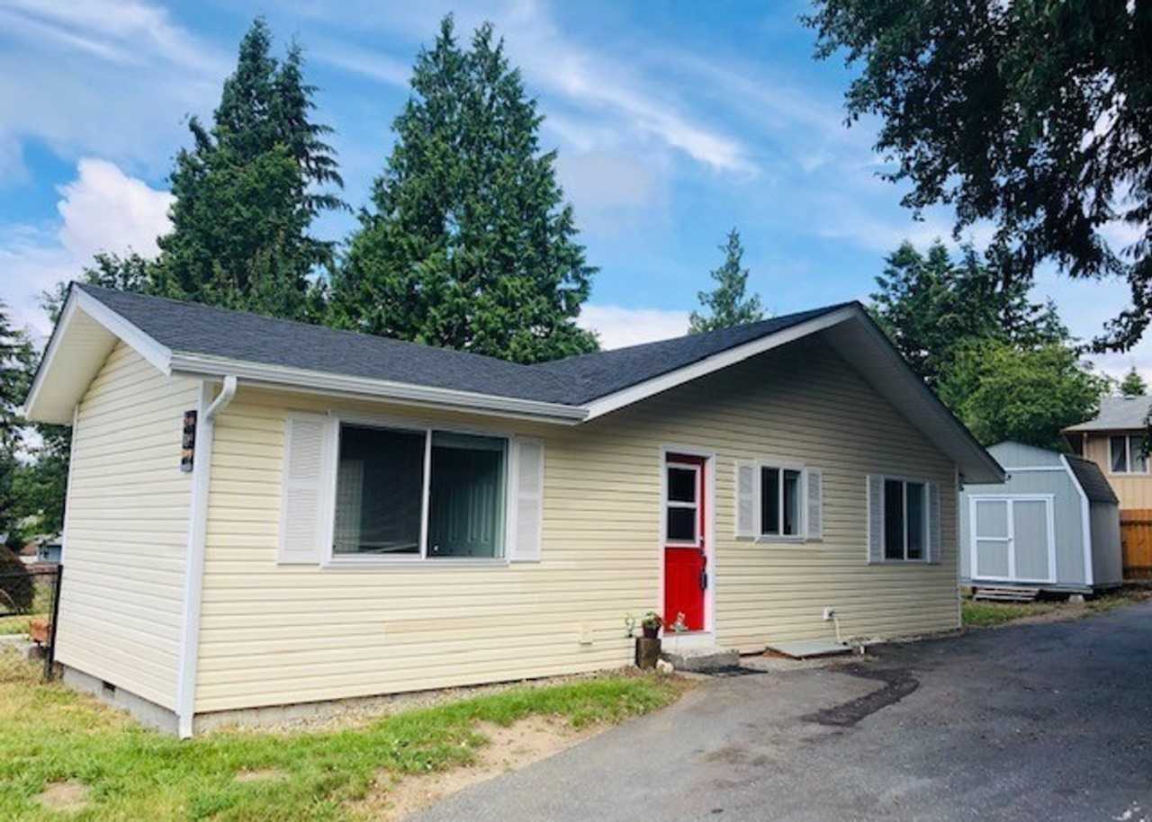 Cute and modern 3 bed with AC!