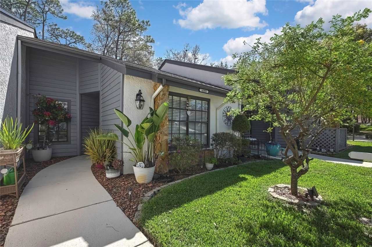 6395 PINESTAND COURT