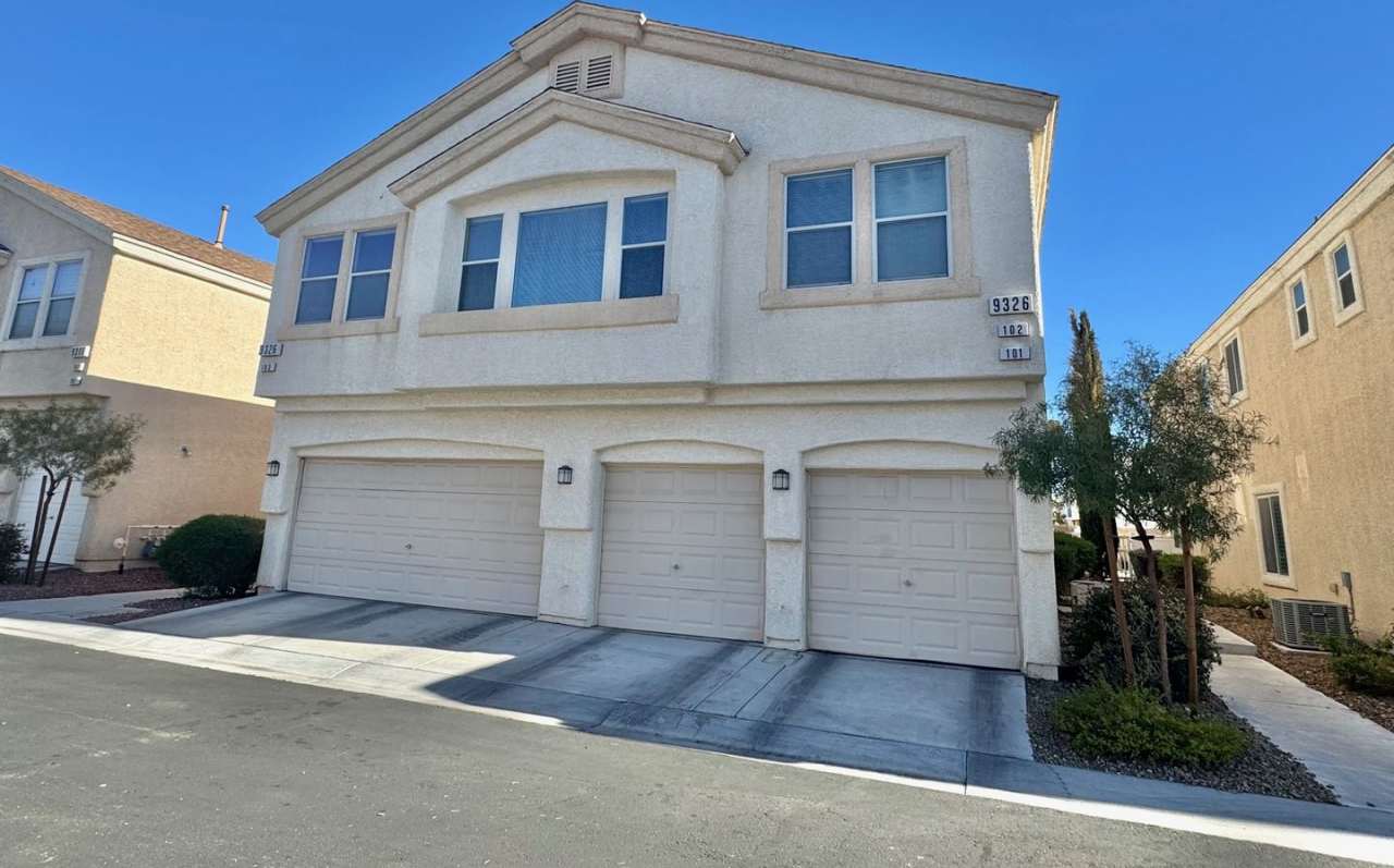 CHARMING 2 BEDROOM CONDO IN GATED COMMUNITY