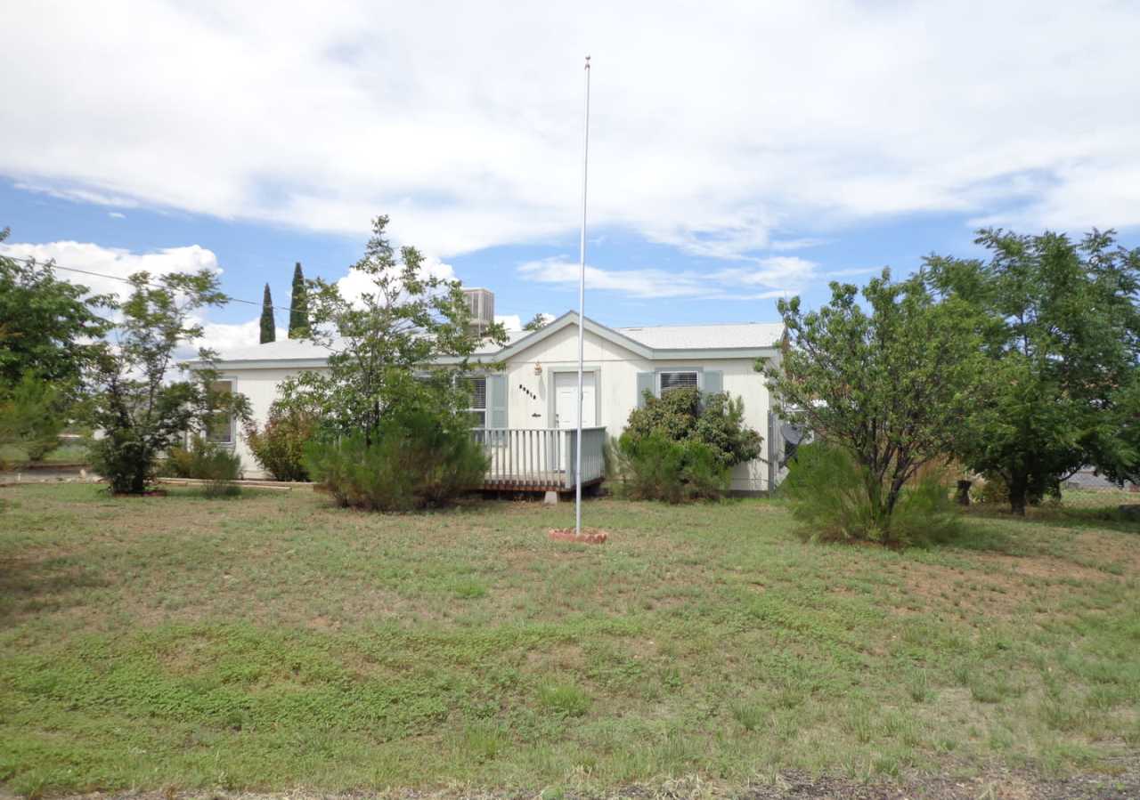 3 Bedroom 2 Bath On Large Corner Lot *Cordes Lakes*