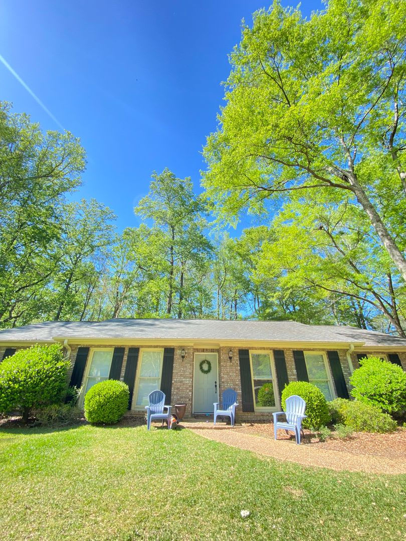 Charming 3-Bedroom Home in Prime Auburn Location!