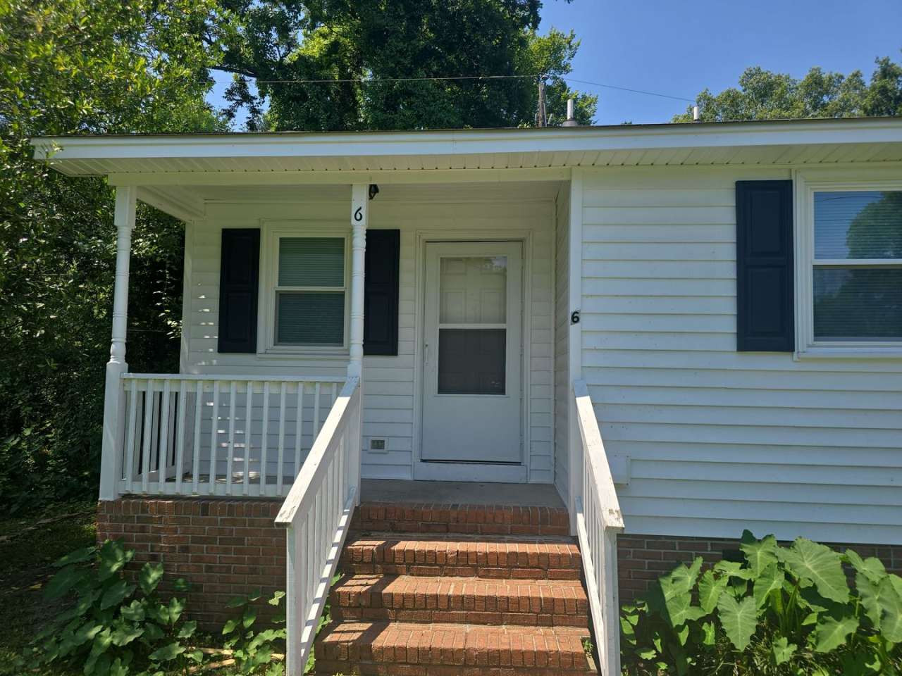 2 bed 1 bath apt close to 5pts