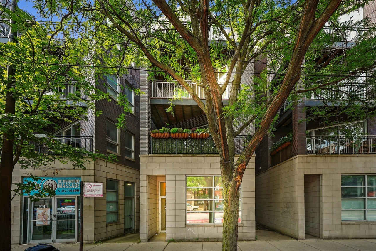 2629 W Chicago Avenue