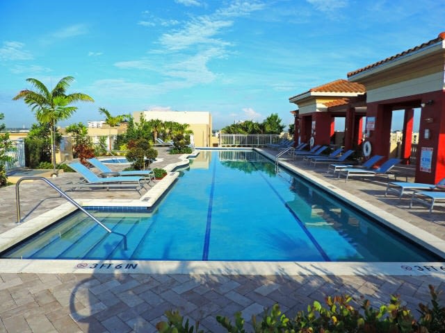 410 Evernia St Unit E11