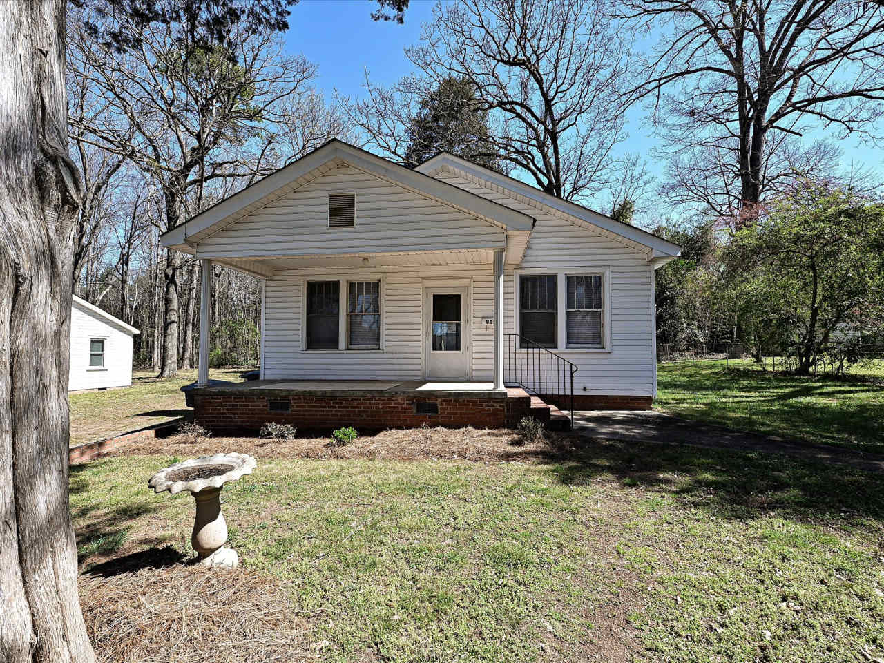 905 Sweetbriar Street