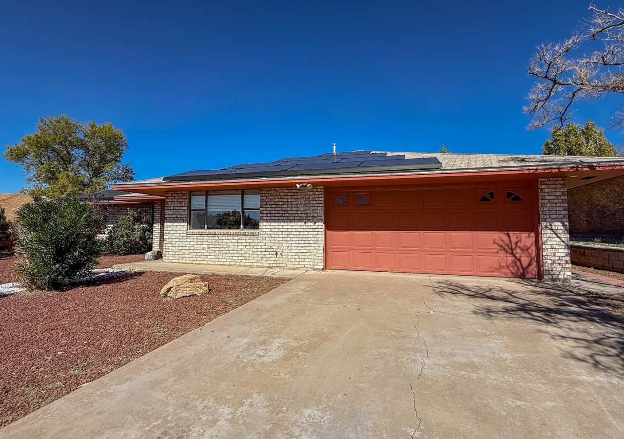 Roomy 5 Bedroom Home with Solar Panels