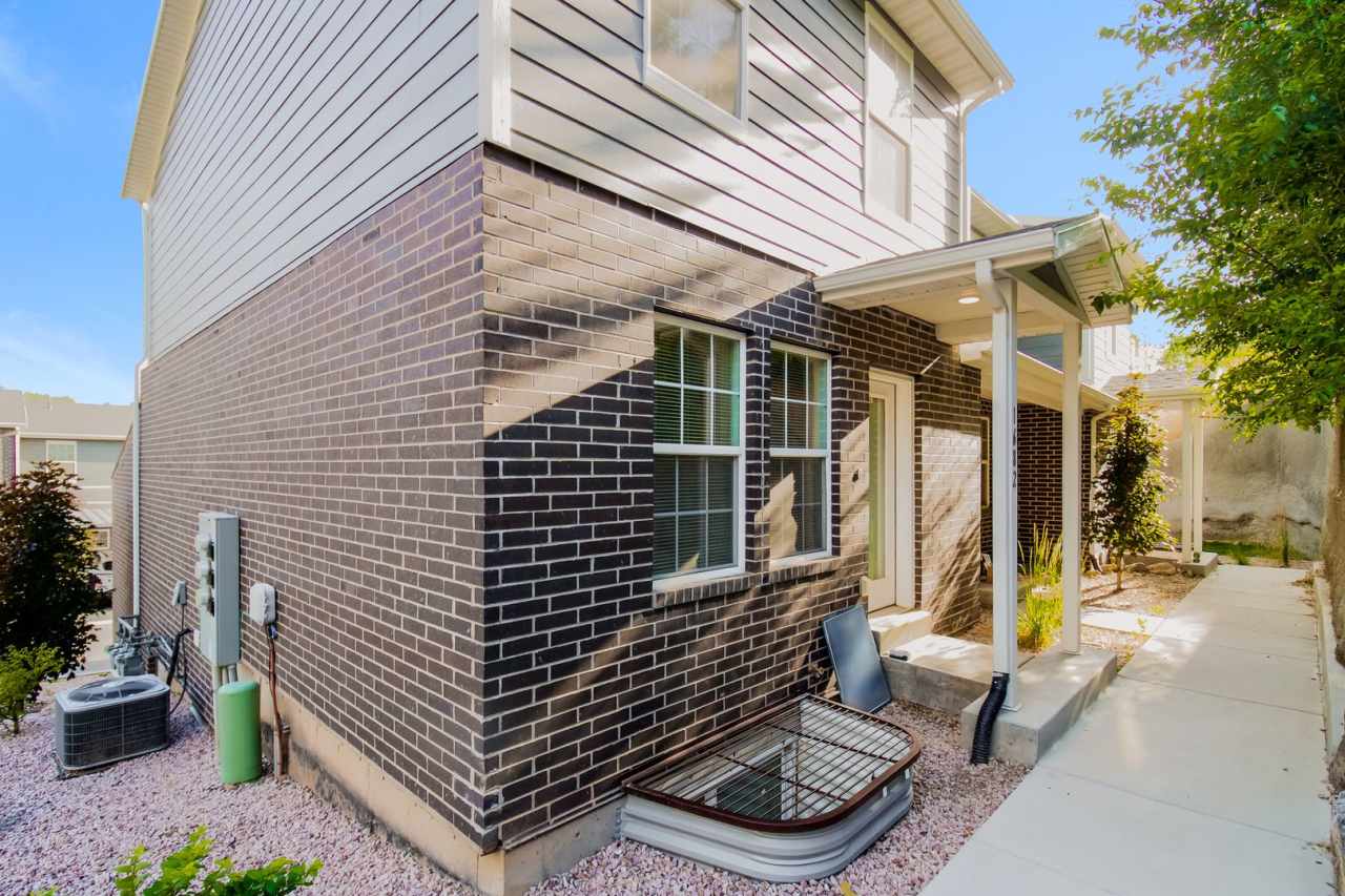 Spacious 3 Bed, 2.5 Bath Pet-Friendly Home with Central Air  2-Car Garage! - Available on NOW!