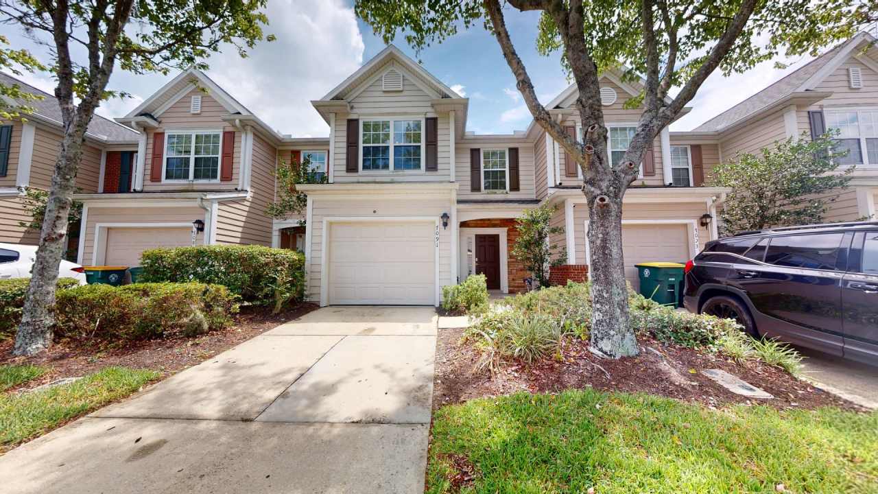 Beautiful 3 bedroom, 2.5 bath townhome in Clifton Village!