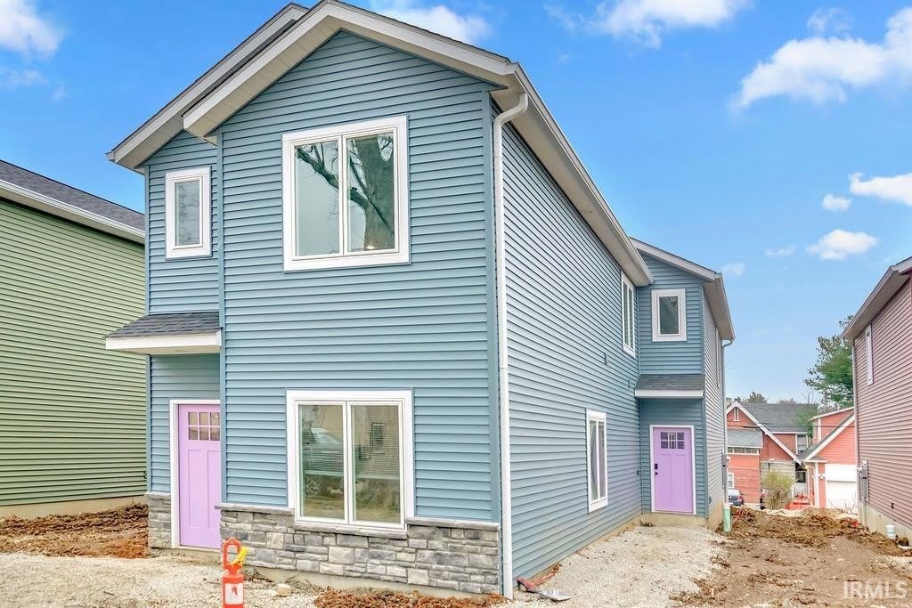 1112 N Woodburn Avenue