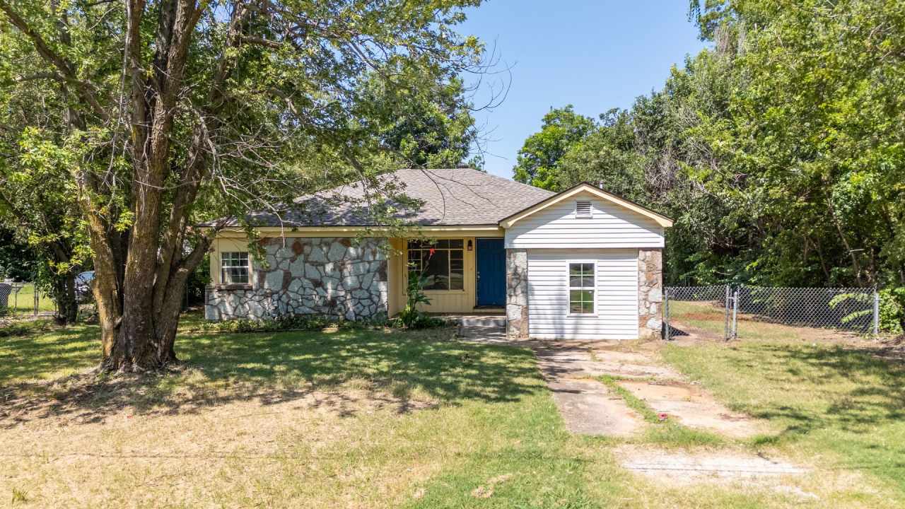 Charming 4-Bedroom Home with Beach Vibes!