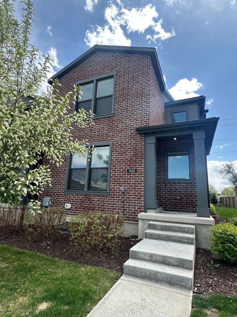 GET THE FIRST MONTHS RENT FOR FREE!!!