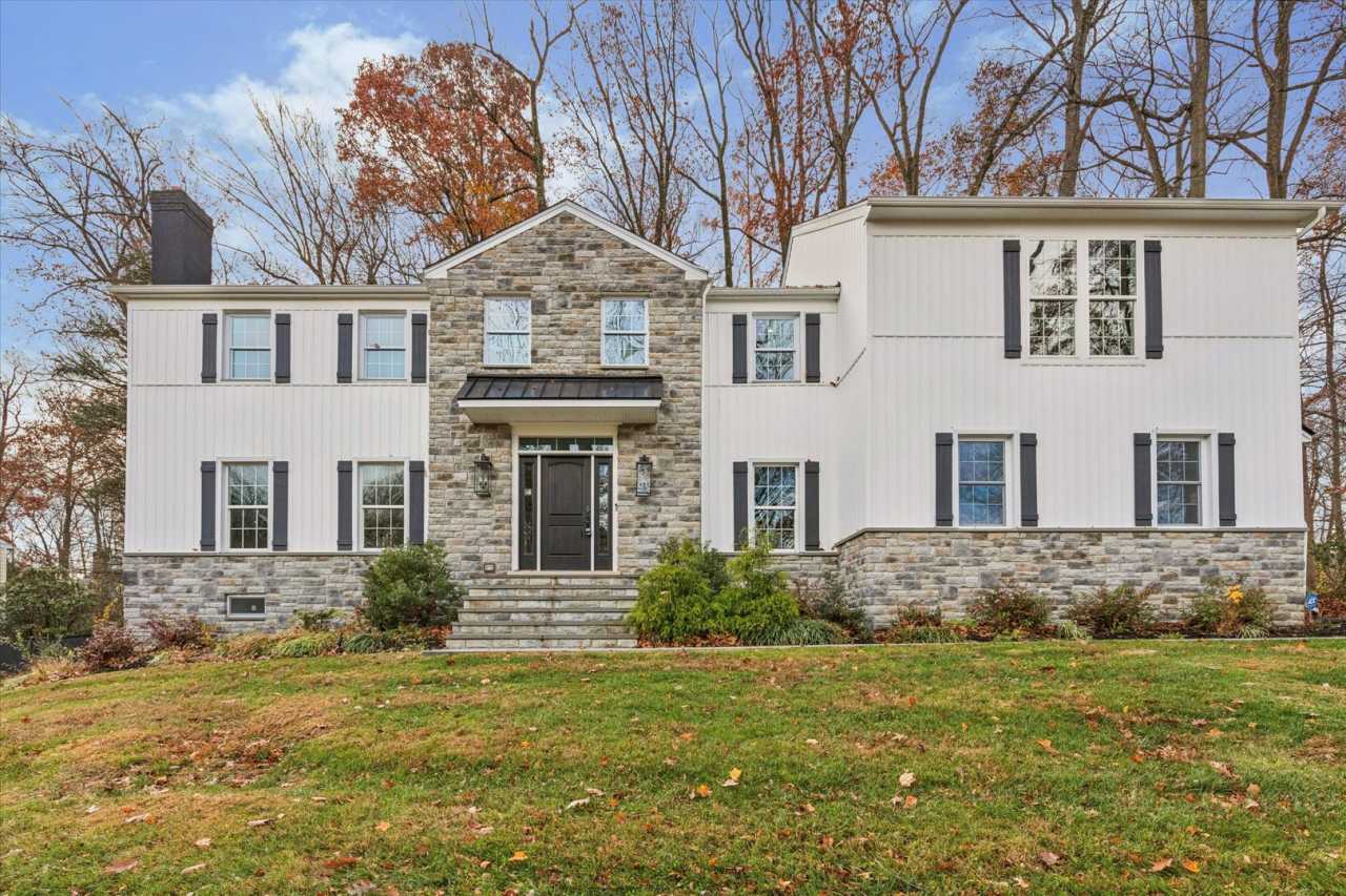 Stunning Renovated 5-Bedroom Exton Home – 6-Month Lease, Gourmet Kitchen  Walkout Basement
