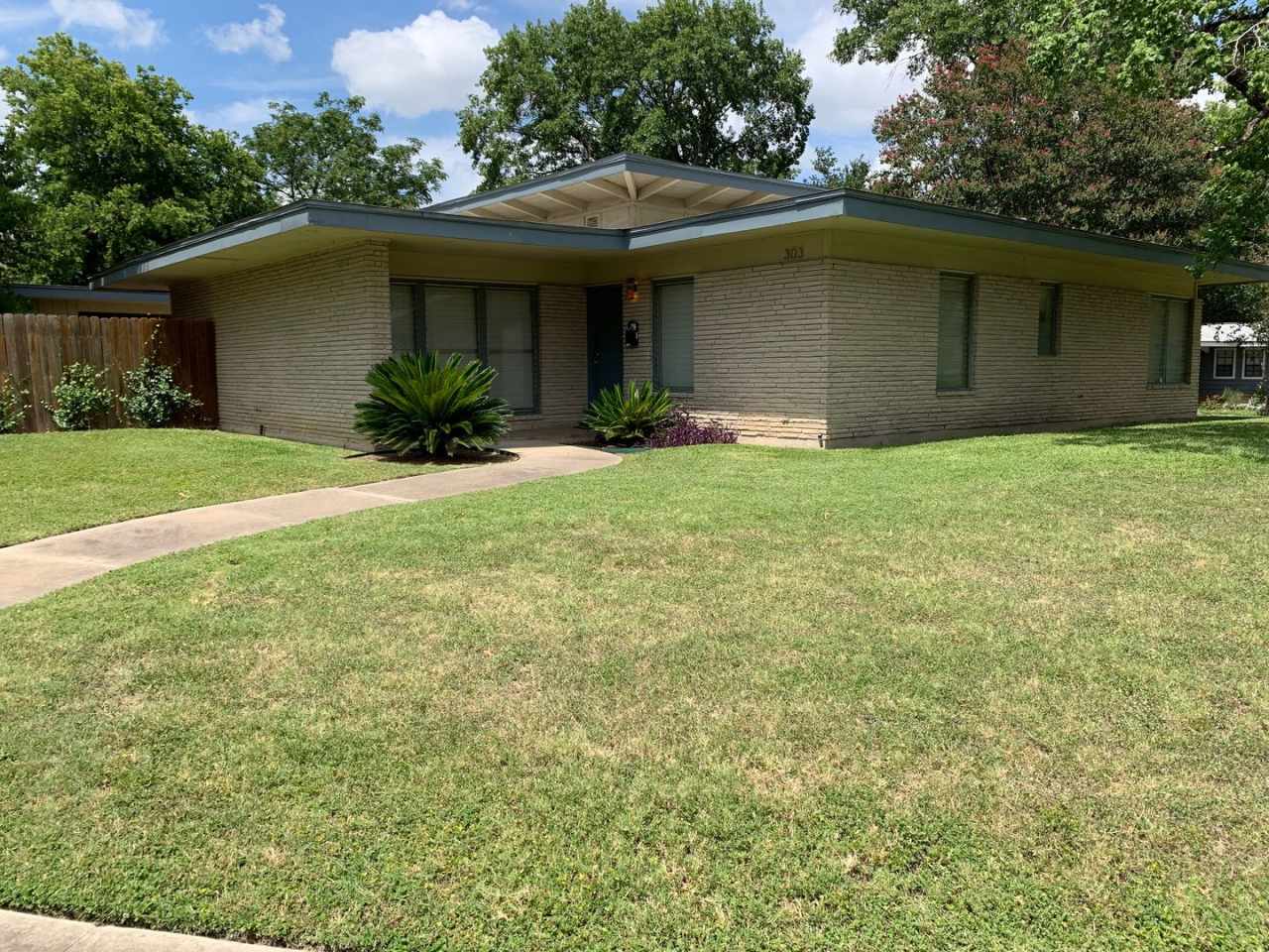 303 Rilla Vista Drive