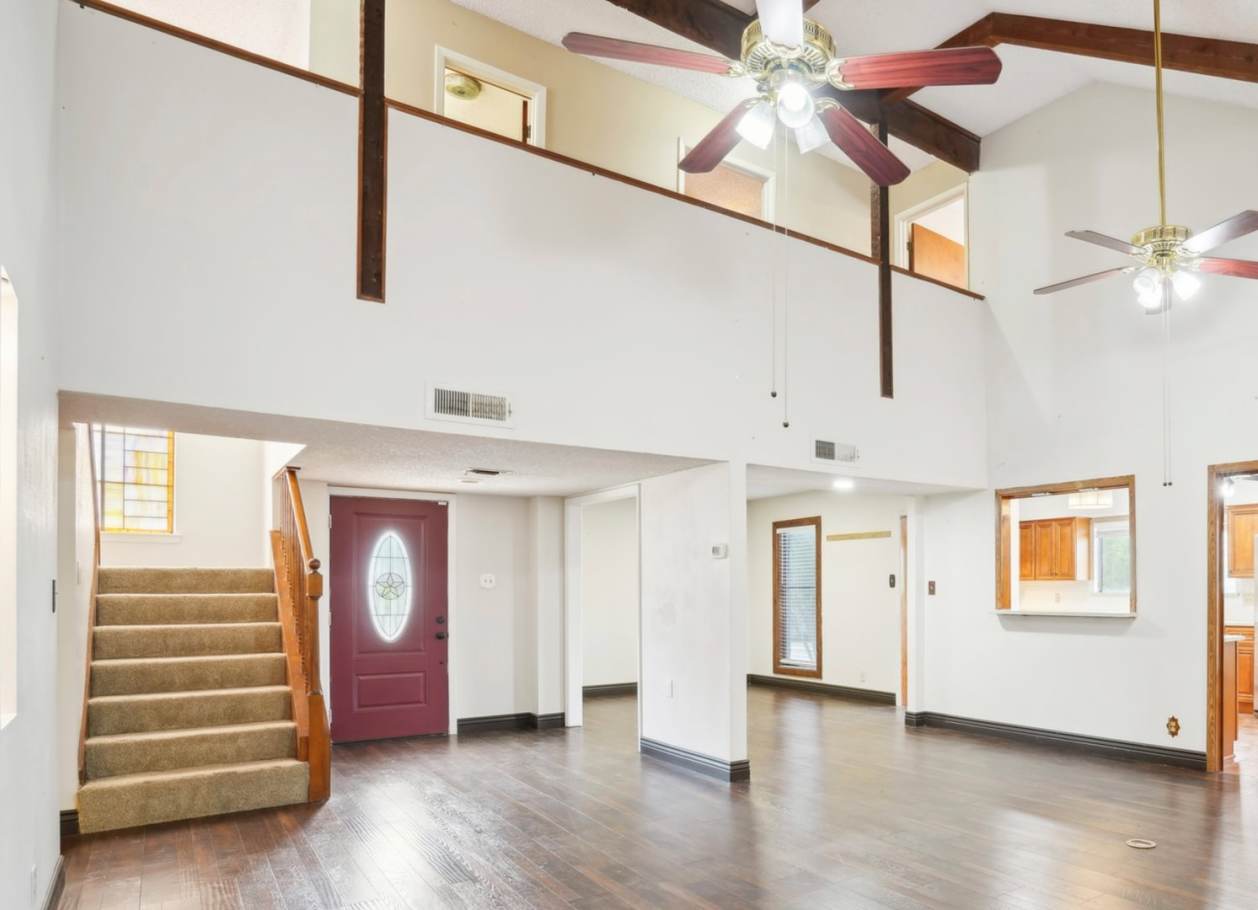 Beautiful Home Located in Thousand Oaks Move in Ready!