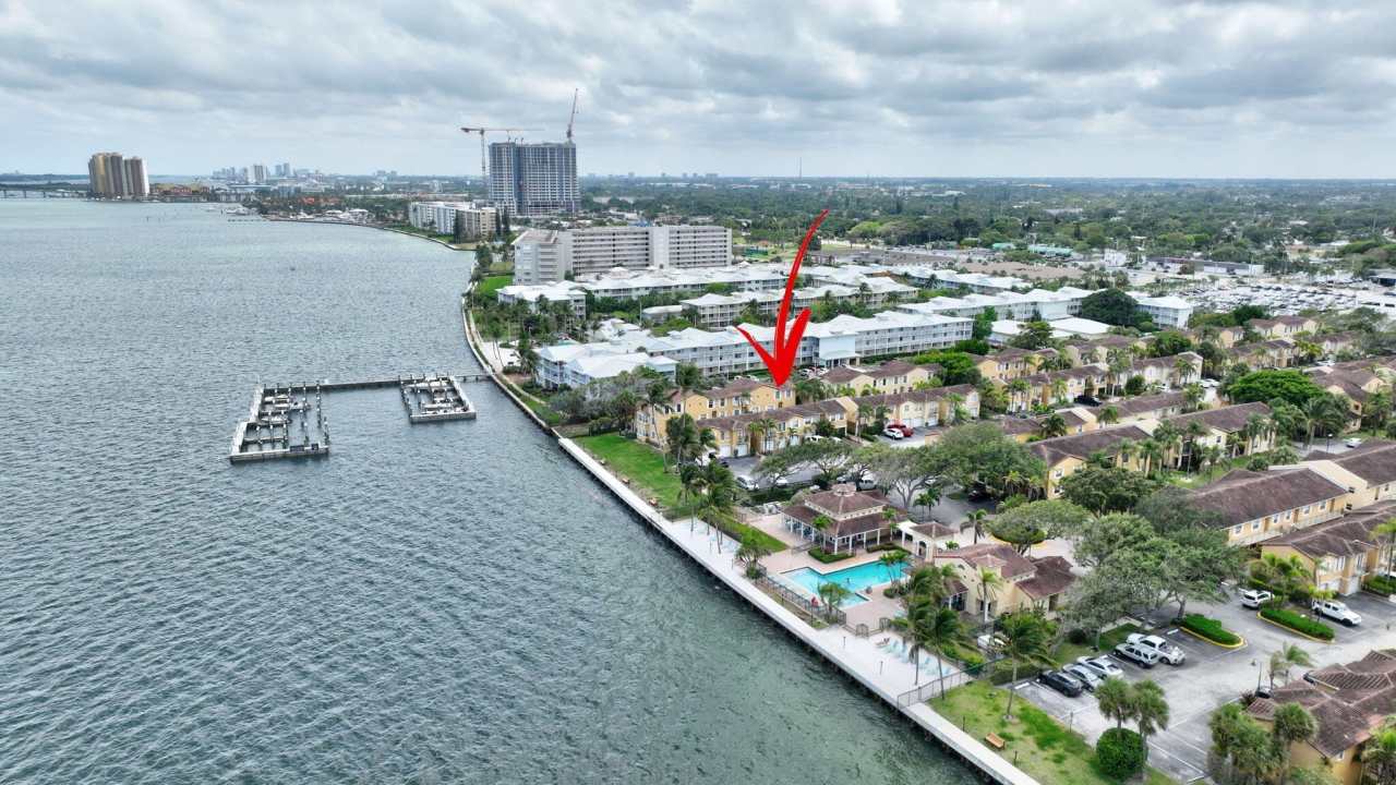 1050 Lake Shore Drive