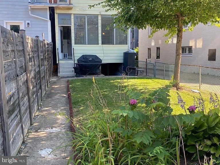 1031 GIRARD Street NE