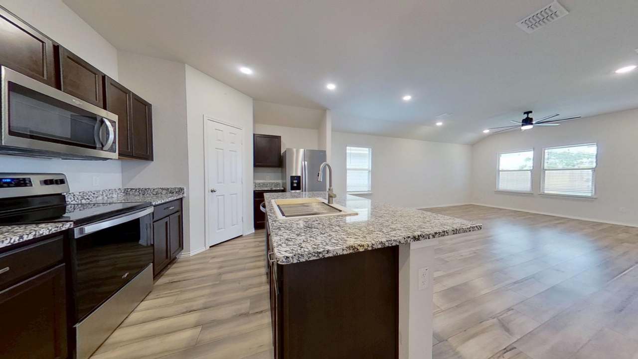 NO NEIGHBORS ON THE BACK + FREE ARPIL RENT!!!!