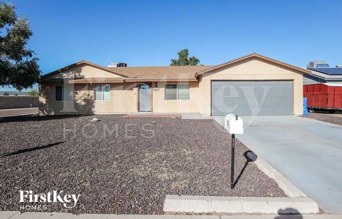 3502 East Greenway Lane