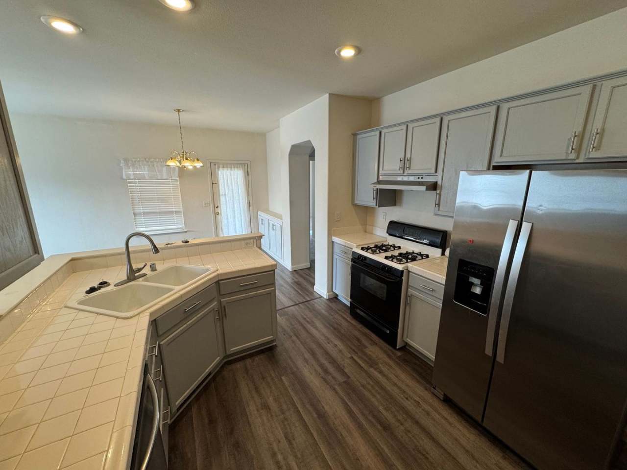 Quiet Home on Cul-De-Sac Available now!!