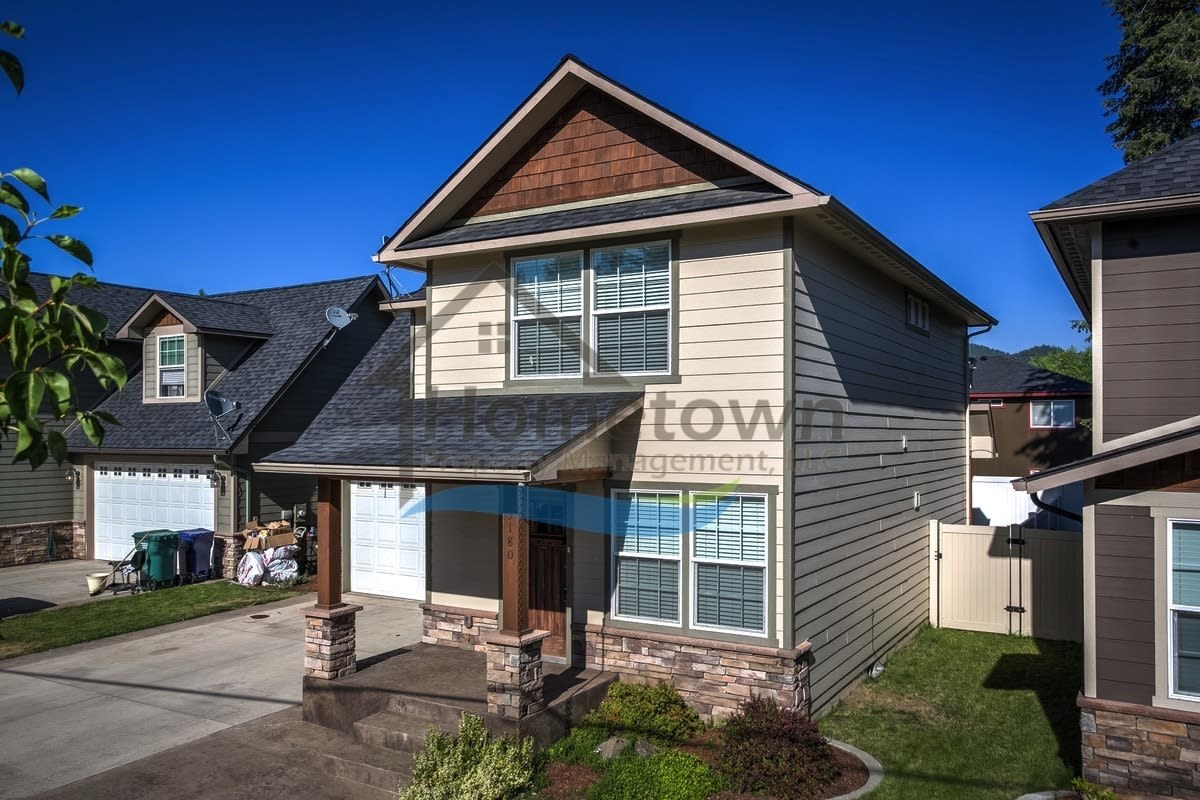 3 Bedroom 2.5 Bathroom Custom Craftsman w/Garage  Fenced Backyard