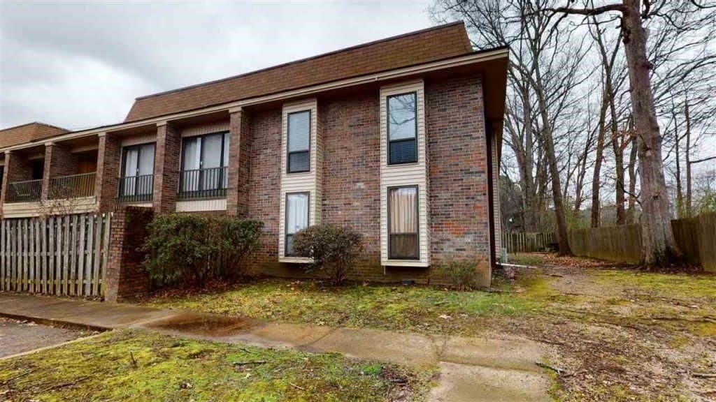 6633 S POPLAR WOODS
