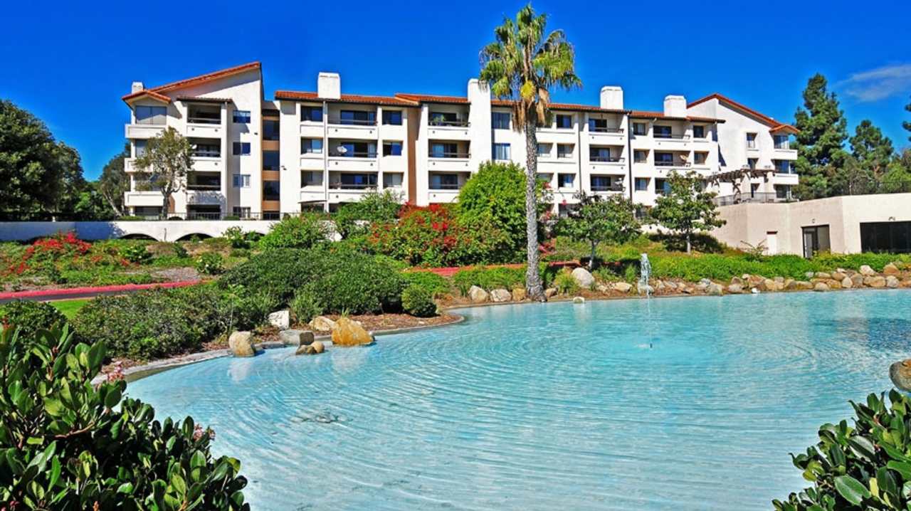 Welcome to our stunning 1-bedroom, 1.5-bathroom condo in Presidio Place!