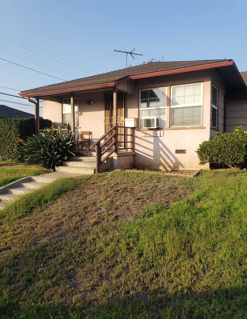 Spacious 2 Bed 1 Bath**$2400 Move In 4/1/25!!