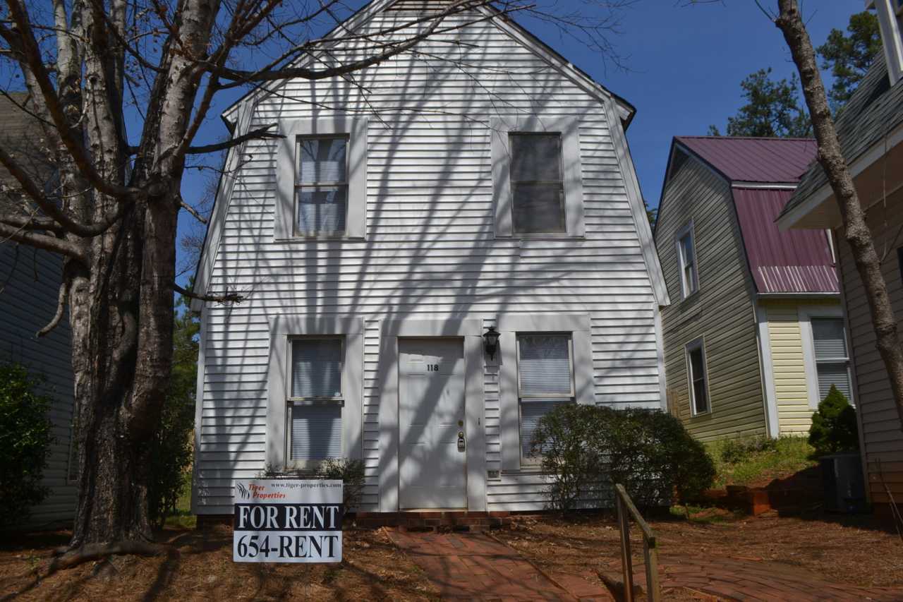 2 Bedroom House in Central Available Fall 2026