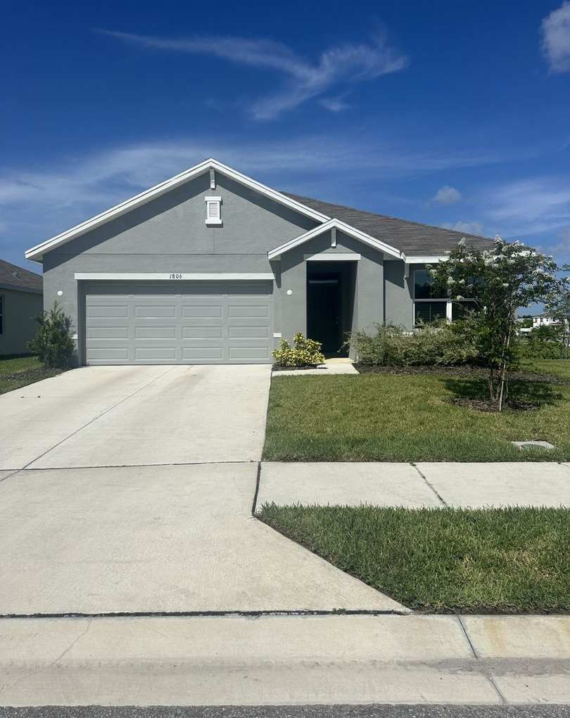 Gorgeous 3-Bedroom, 2-Bathroom Townhouse in Bradenton