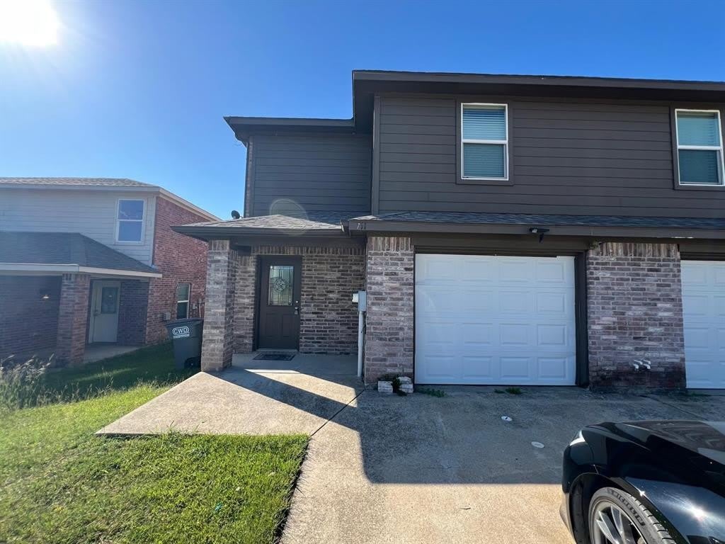 711 E College Street