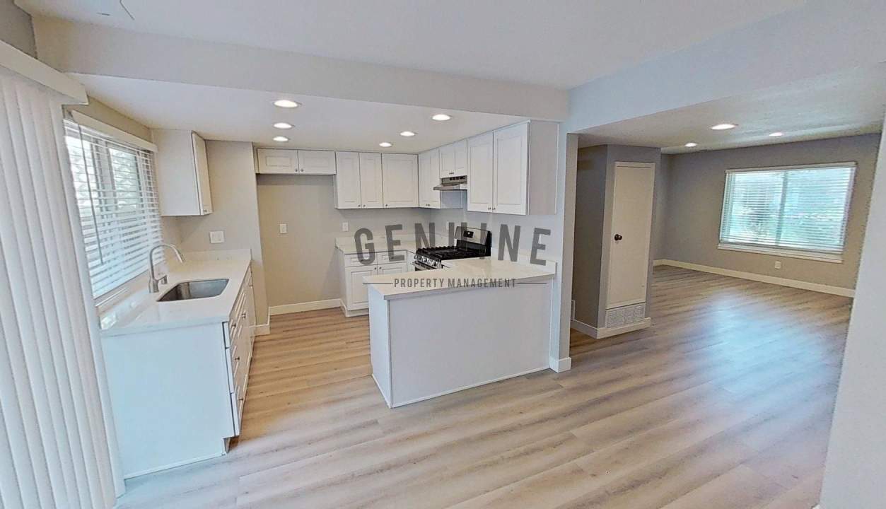 10062 Los Coyotes Ct