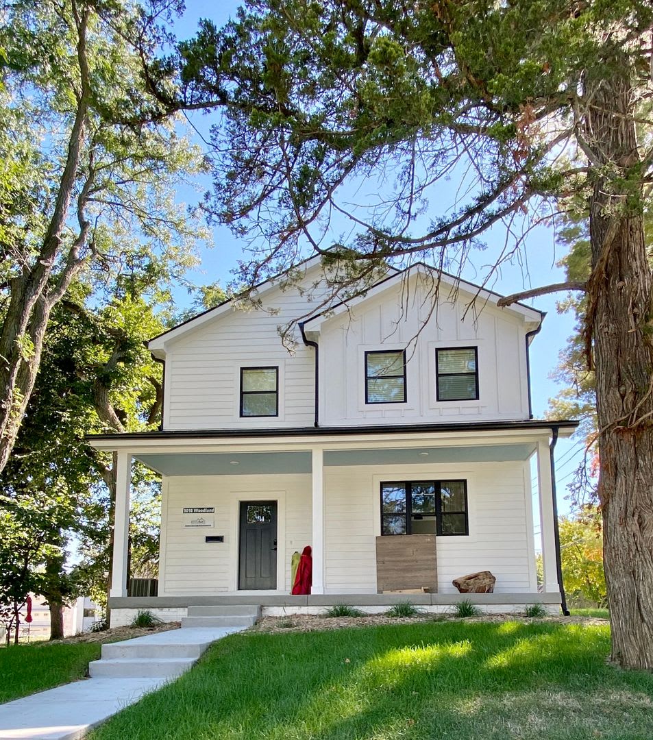 Newly Built 6 Bedroom and 6 Bathroom House!