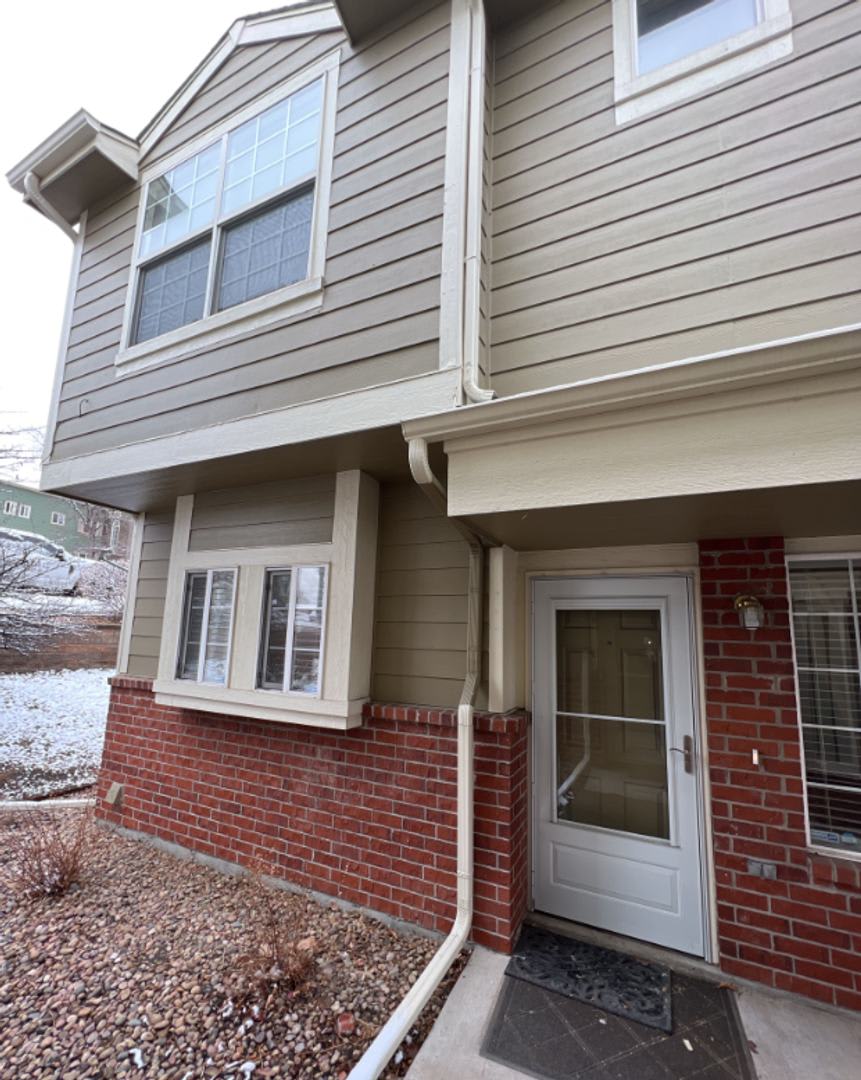 Spacious 3 Bed, 2.5 Bath Condo in Thornton!