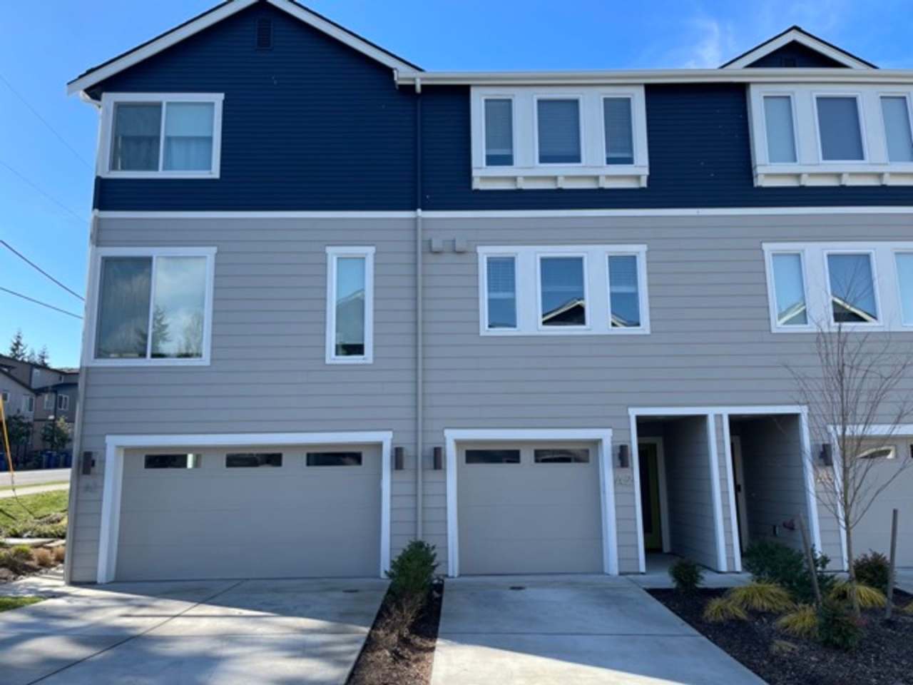 Modern 3BD/3BTH Townhome for Rent in Lynnwood!