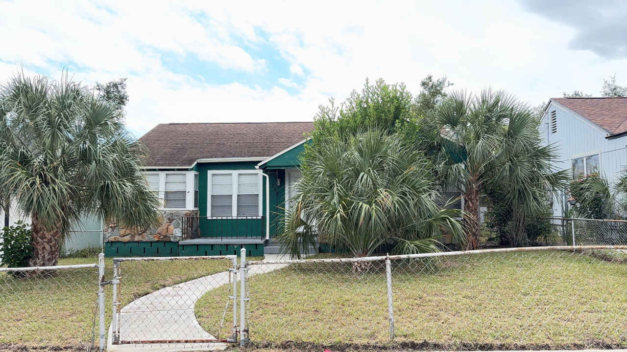 Historic Charm 3 bedroom/ 1 bath Home with bonus room