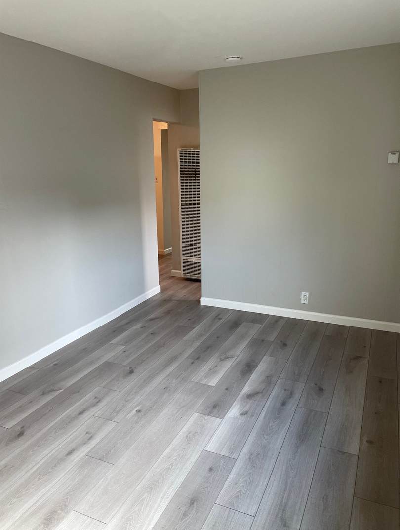 A cozy 2 bedroom and 1.5 bathroom duplex in South San Francisco