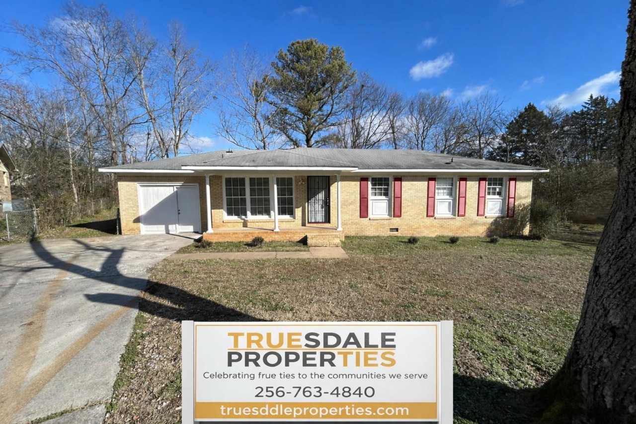 Charming Cul-de-Sac Brick Home | 3BR + Bonus Room | 2 Full Baths