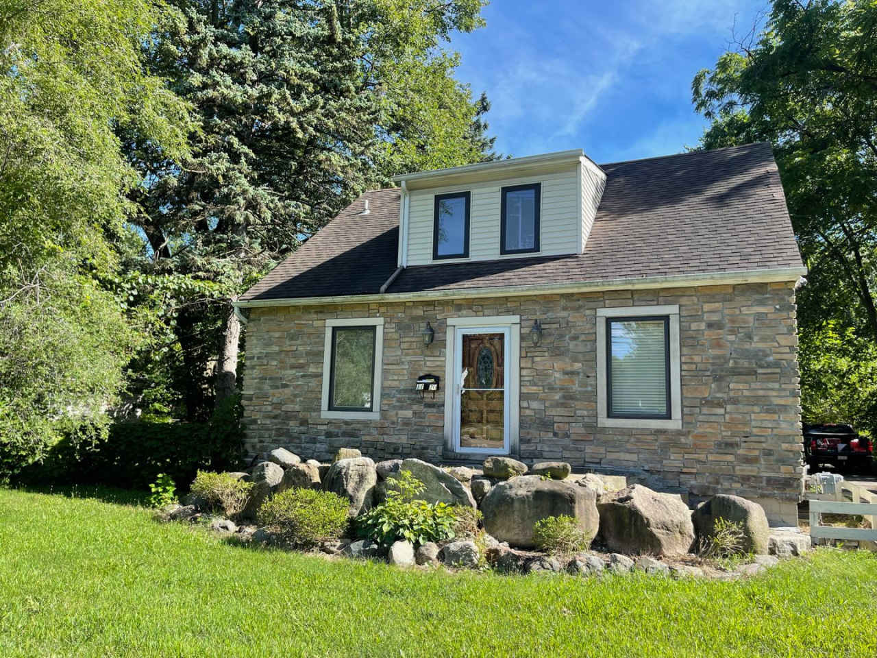 Nice Spacious 3 bd / 3 full bath and 2 half bath Home with Huge Backyard